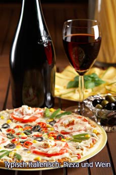 Typisch italienisch: Pizza und Wein
